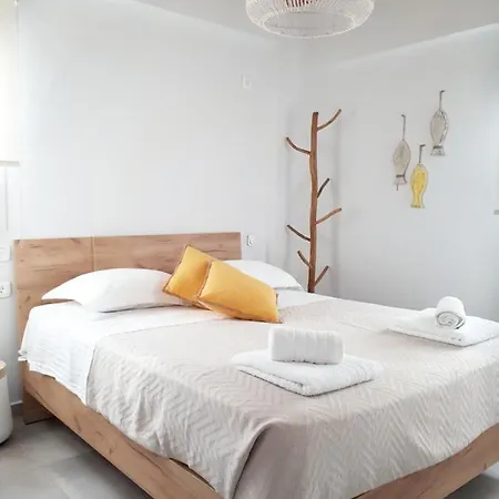 Iresma Naousa (Paros)