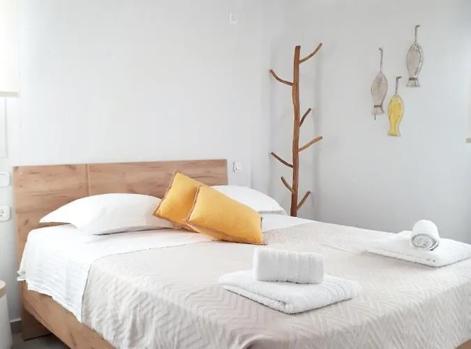 Iresma Naousa (Paros)